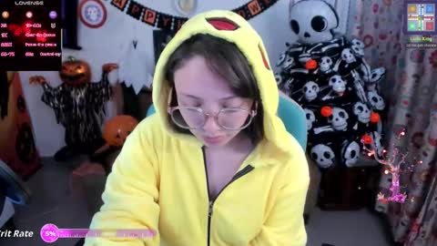 Snapshot of aria_alaia chatting on 8, 10, 2025 Linda online show from 8, 10, 2025