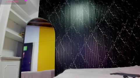 Aria Millers  online show from 30, 11, 2025