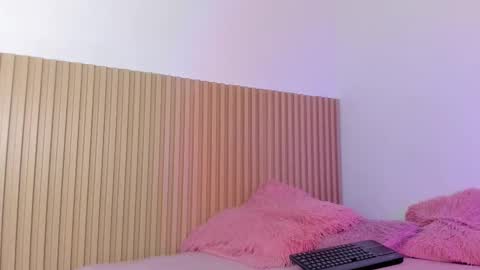 Aria Millers  online show from 4, 2, 2026