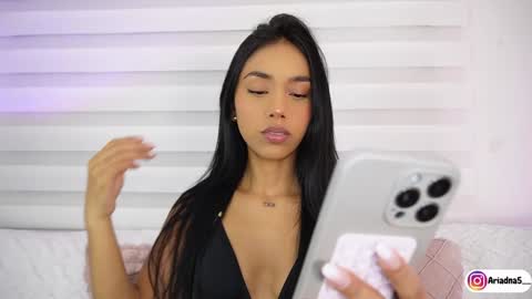 Snapshot of ariadna5 chatting on 25, 9, 2025 ARIADNA online show from 25, 9, 2025