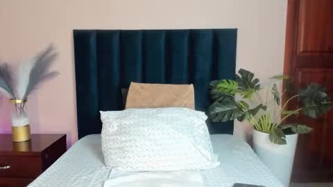 AriadnaHolt online show from 15, 12, 2025