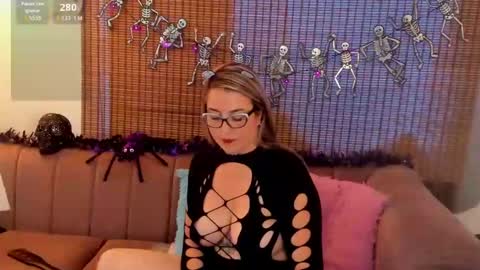 Snapshot of ariana_cross_ chatting on 22, 10, 2025 Ariana Cruz online show from 22, 10, 2025