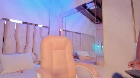 ariana_grande233 online show from 18, 2, 2026