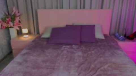 Snapshot of ariana_petite chatting on 8, 7, 2026 Ariana online show from 8, 7, 2026