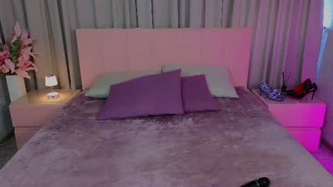 Snapshot of ariana_petite chatting on 9, 7, 2026 Ariana online show from 9, 7, 2026