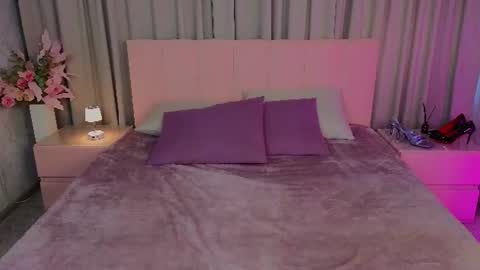 Snapshot of ariana_petite chatting on 14, 7, 2026 Ariana online show from 14, 7, 2026