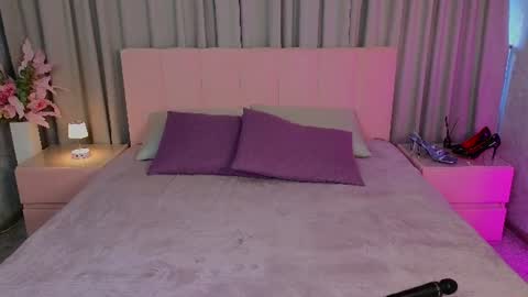 Snapshot of ariana_petite chatting on 14, 7, 2026 Ariana online show from 14, 7, 2026