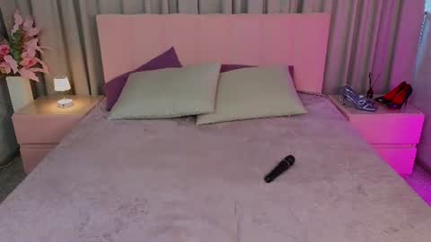 Snapshot of ariana_petite chatting on 22, 7, 2026 Ariana online show from 22, 7, 2026