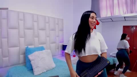  ariana  online show from 4, 3, 2025