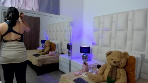  ariana  online show from 8, 4, 2026