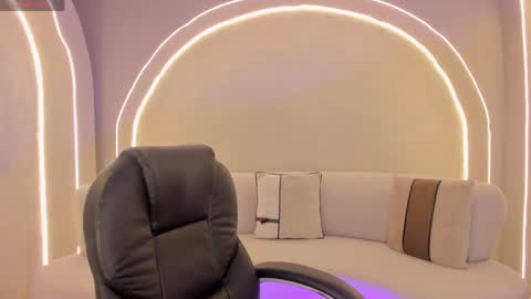 Ariana Dumont online show from 22, 4, 2026