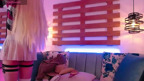 Ari  online show from 4, 10, 2025