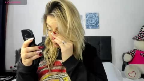 ariannawil online show from 26, 4, 2026