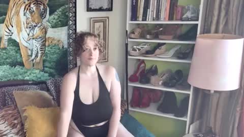 Snapshot of arielabai chatting on 2, 12, 2025 Arielle Ari online show from 2, 12, 2025