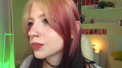 Snapshot of arielabradberry chatting on 27, 9, 2025 Ariel online show from 27, 9, 2025