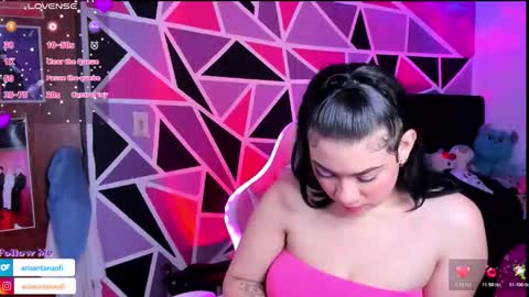 Snapshot of arisantana chatting on 25, 11, 2025 Aria online show from 25, 11, 2025