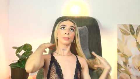 Snapshot of arivega chatting on 5, 6, 2026 Nice to meet you thumb up me please its important I LOOK MY BIO DOWN online show from 5, 6, 2026