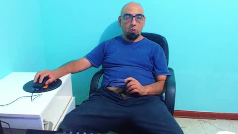 Snapshot of arnelux72 chatting on 3, 2, 2025 arnelux72 online show from 3, 2, 2025