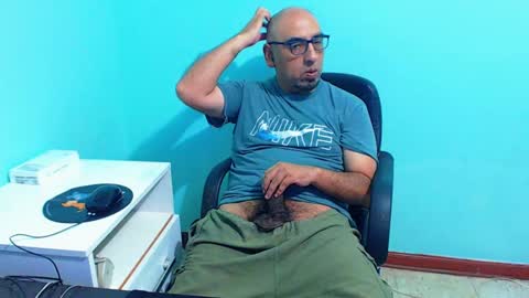 Snapshot of arnelux72 chatting on 4, 3, 2025 arnelux72 online show from 4, 3, 2025