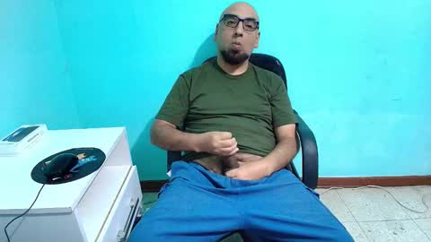 Snapshot of arnelux72 chatting on 26, 10, 2025 arnelux72 online show from 26, 10, 2025