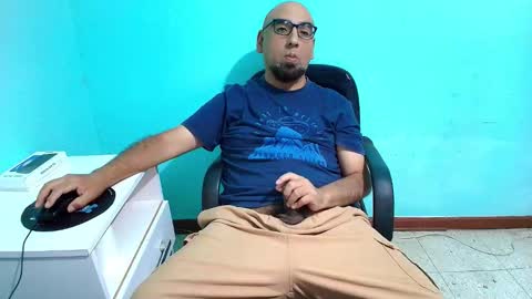 Snapshot of arnelux72 chatting on 27, 10, 2025 arnelux72 online show from 27, 10, 2025