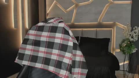 Arohom Lester online show from 9, 11, 2025