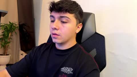 aron__cooper online show from 25, 4, 2026