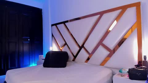 Aron cruz  online show from 25, 4, 2026