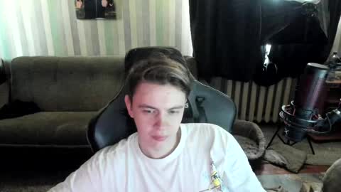 Snapshot of aron_neall chatting on 1, 4, 2026 biggest penis online show from 1, 4, 2026