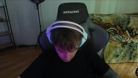 Snapshot of aron_neall chatting on 6, 8, 2026 biggest penis online show from 6, 8, 2026