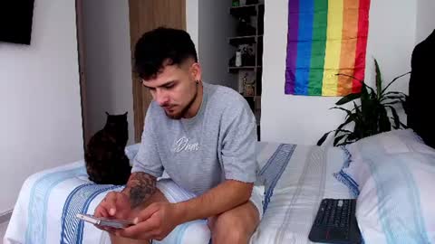 Snapshot of aron_santoro1 chatting on 22, 6, 2026 Aron Santoro online show from 22, 6, 2026