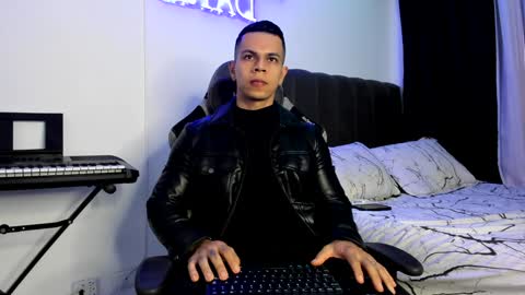 Snapshot of arondark chatting on 11, 1, 2025 DarkMaster online show from 11, 1, 2025