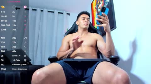 Snapshot of aronvillegas chatting on 9, 10, 2025 online show from 9, 10, 2025