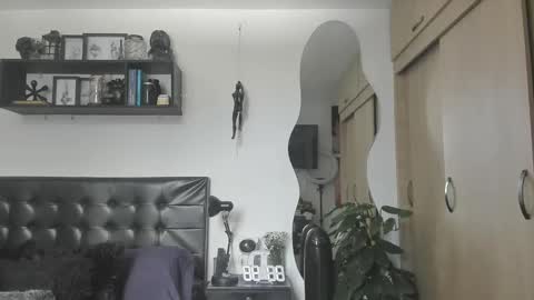 ARON  Independent model  online show from 7, 10, 2025