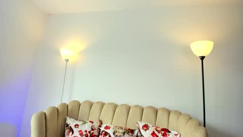   online show from 4, 12, 2025