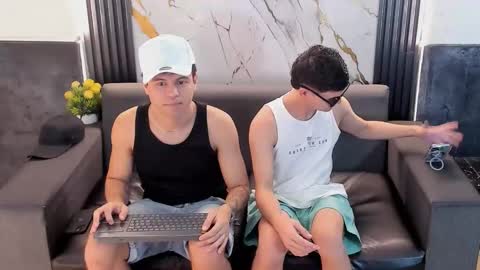 Aroon   online show from 13, 4, 2026