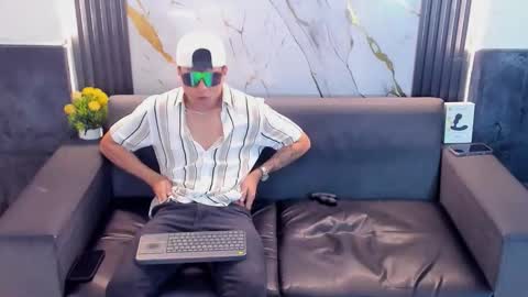 Aroon   online show from 17, 4, 2026