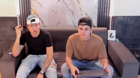 Aroon   online show from 25, 4, 2026