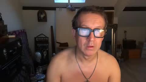 artisterotic online show from 21, 12, 2025