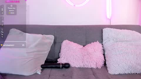 MIA OF artmiajoy online show from 17, 1, 2025