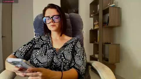 Snapshot of arya_starkw chatting on 8, 11, 2025 Ary 3 online show from 8, 11, 2025