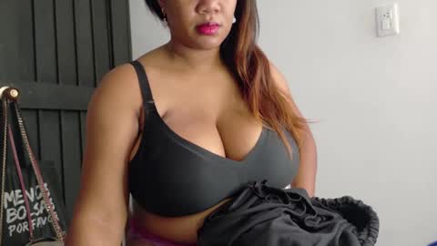 Snapshot of ashanty_1012 chatting on 28, 10, 2025 ashanty_1012 online show from 28, 10, 2025