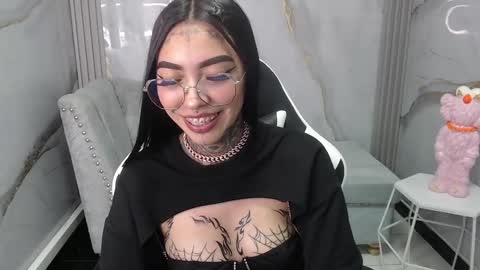 Snapshot of ashley_blum_v chatting on 9, 10, 2025 ashley_blum_v online show from 9, 10, 2025