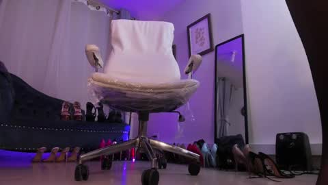 Snapshot of ashley_leon_ chatting on 14, 2, 2025 ashley_leon_ online show from 14, 2, 2025