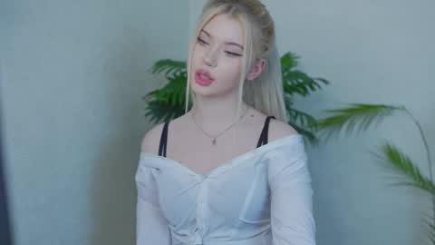 Snapshot of ashleyniko chatting on 9, 10, 2025 AshleyNiko online show from 9, 10, 2025