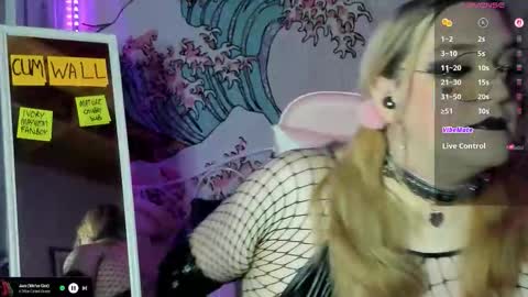 Snapshot of ashleyqt_aus chatting on 14, 10, 2025 AshleyQT online show from 14, 10, 2025