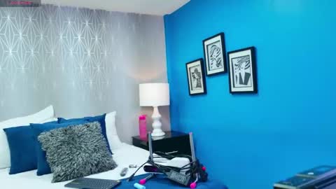 AshleyRoberh online show from 8, 4, 2026