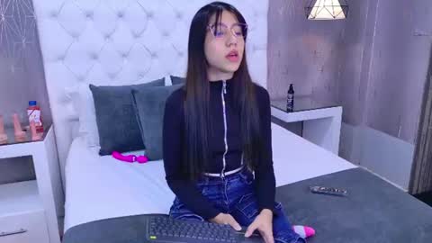 AshleyRoberh online show from 17, 6, 2026
