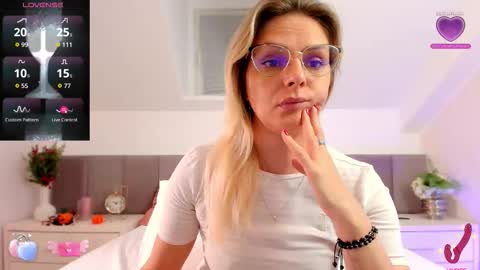 Snapshot of ashleystorms chatting on 25, 9, 2025 AshleyStorms online show from 25, 9, 2025