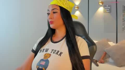 Snapshot of ashly_moonn chatting on 12, 6, 2026 A S H L Y online show from 12, 6, 2026